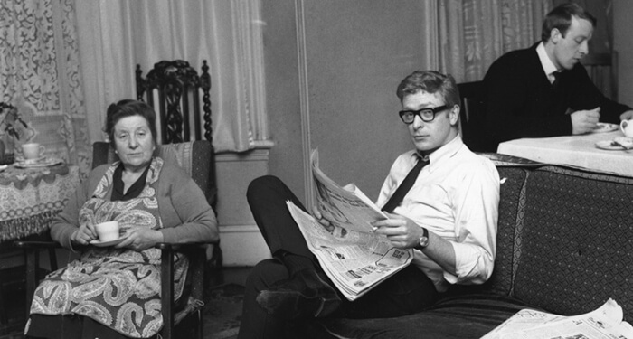Один из самых востребованных британских актёров 1960—1990-х годов, Майкл Кейн с матерью и братом, 1964 год.