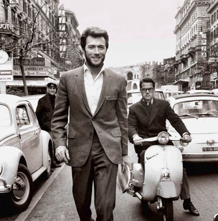 Клинт Иствуд прогуливается по Риму, 1960-е.