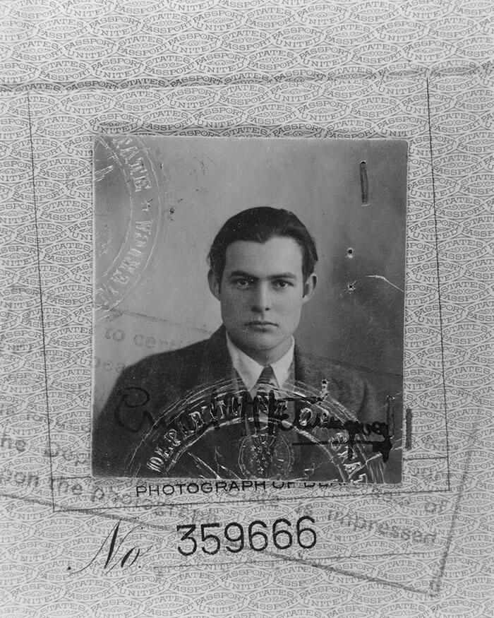 Фотография из паспорта Эрнеста Хэмингуэя, 1923 год.
