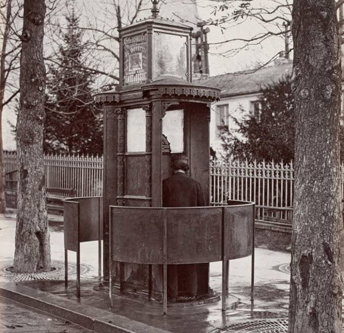 Парижский общественный туалет, 1875 год.