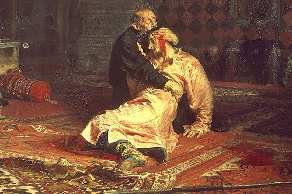 «Иван Грозный и сын его Иван». Картина, более известная под названием «Иван Грозный убивает своего сына», подвергается критике и сомнениям за недостоверность исторической информации. Исследователи утверждают, что царь не пытался умертвить своего отпрыска ударом: его отравили злоумышленники. В останках царевича, вскрытых для анализа в середине ХХ века, были найдены следы цианида, которые впоследствии обнаружили и в теле самого Ивана Грозного. Но почему же Репин решил изобразить именно такую версию событий? И действительно ли на полотне виден акт убийства, или это попытка отчаявшегося отца спасти умирающего сына? Как бы то ни было, произведение «Иван Грозный и сын его Иван» относят к одной из самых значимых картин ХХ столетия.