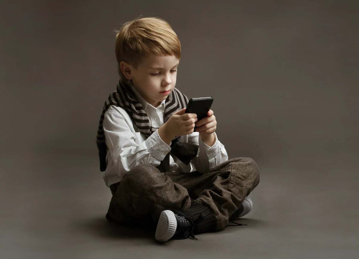 Как смартфоны влияют на детскую психику?